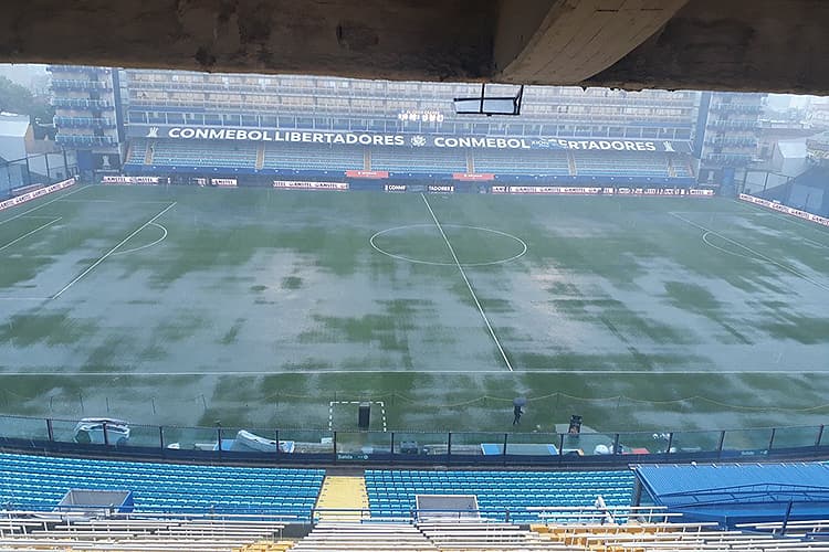 O estádio La Bombonera é visto alagado antes do jogo de ida da final da Copa Libertadores da América, entre Boca Juniors e River Plate – 10/11/2018