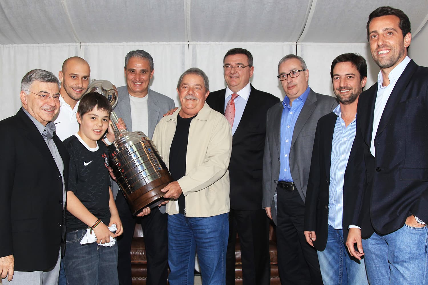 Lula ganha réplica da Taça Libertadores da América – 23/07/2012