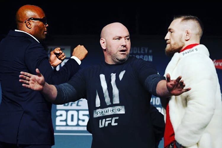 Anderson Silva se oferece para enfrentar McGregor
