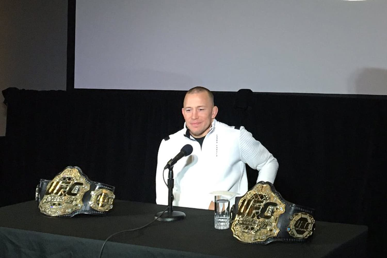 Georges St. Pierre durante coletiva de imprensa para anunciar sua aposentadoria – 21/02/2019