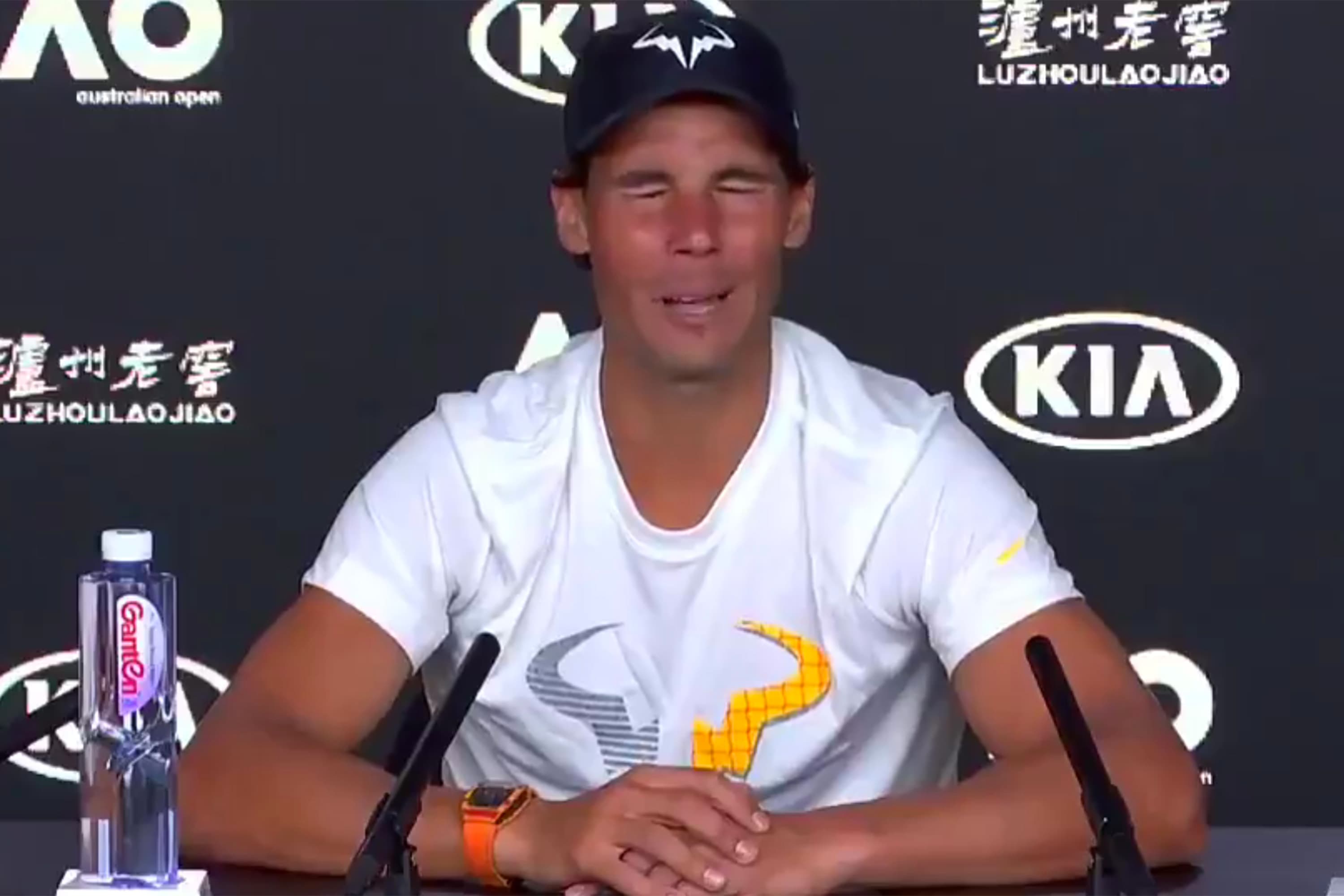 Rafael Nadal brinca com jornalista que dormiu em coletiva