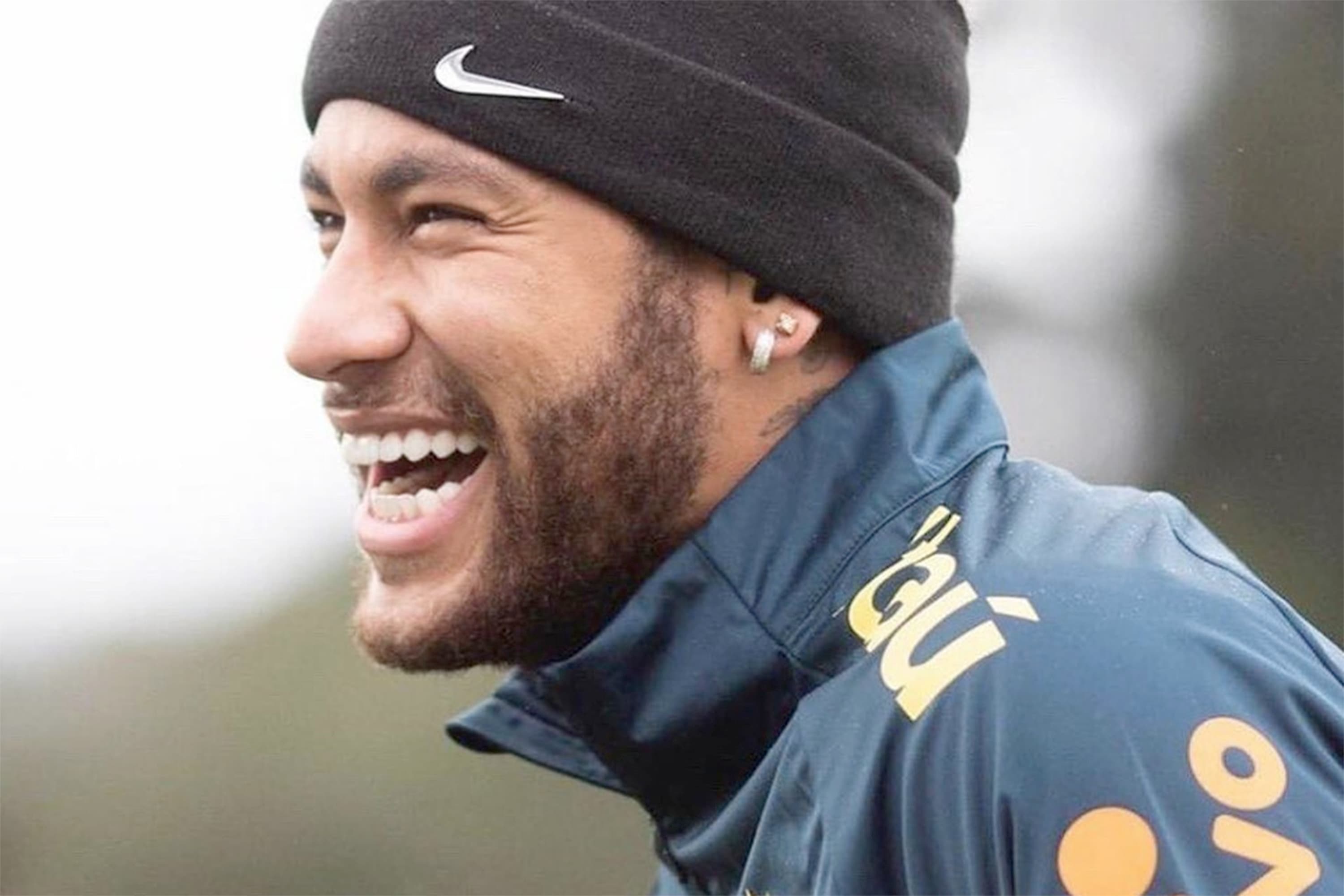 Neymar posta foto para agradecer o apoio dos fãs no caso de acusação de estupro