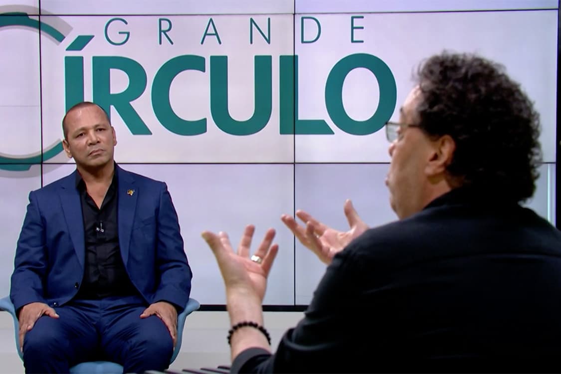 Pai de Neymar e Casagrande durante entrevista -