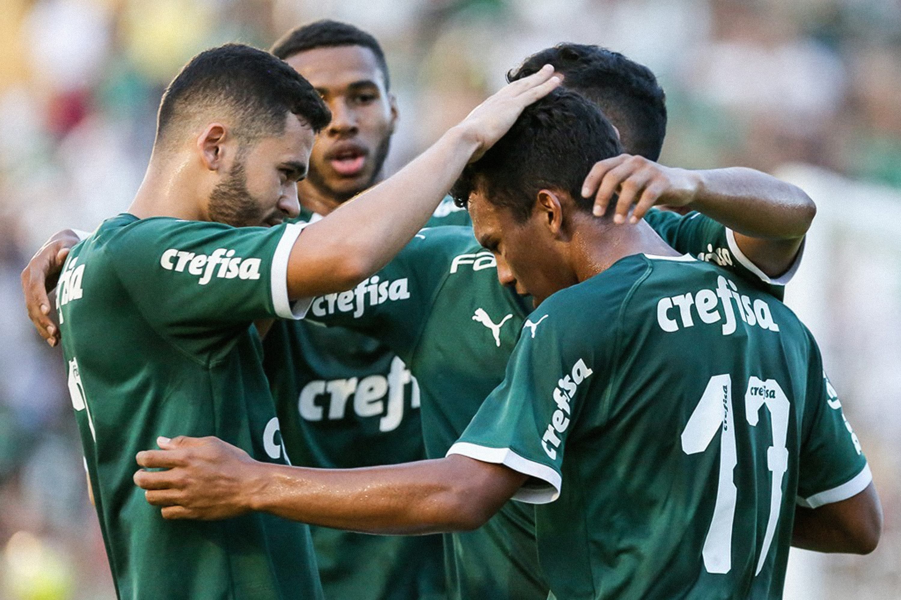 Jogadores do Palmeiras comemoram gol na vitória sobre o Galvez-AC na Copa São Paulo