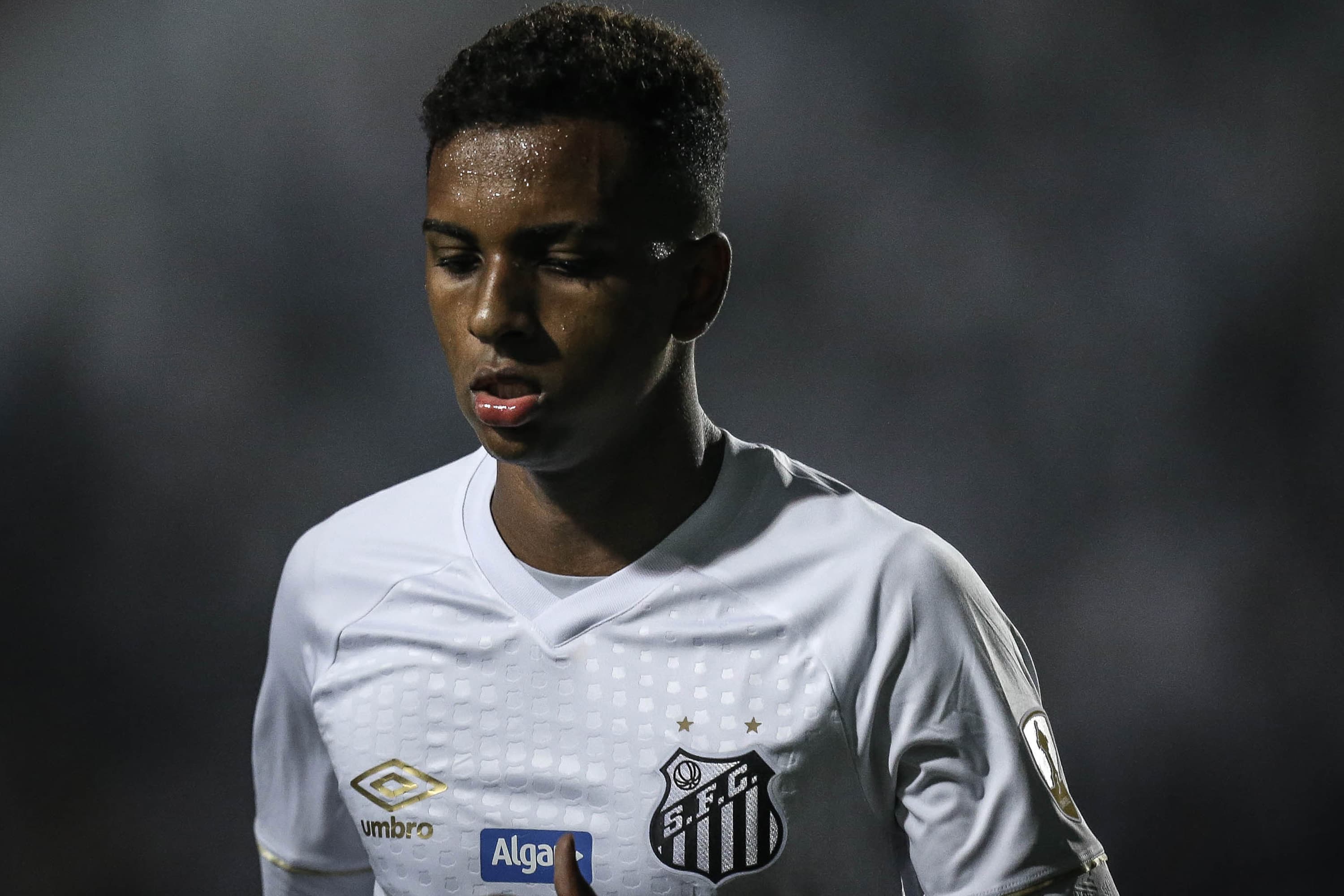 O atacante Rodrygo do Santos durante partida contra o Independiente (ARG), válida pelas oitavas de final da Copa Libertadores no estádio do Pacaembu em São Paulo – 28/08/2018
