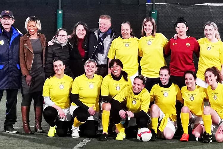 Vaticano cria time de futebol feminino