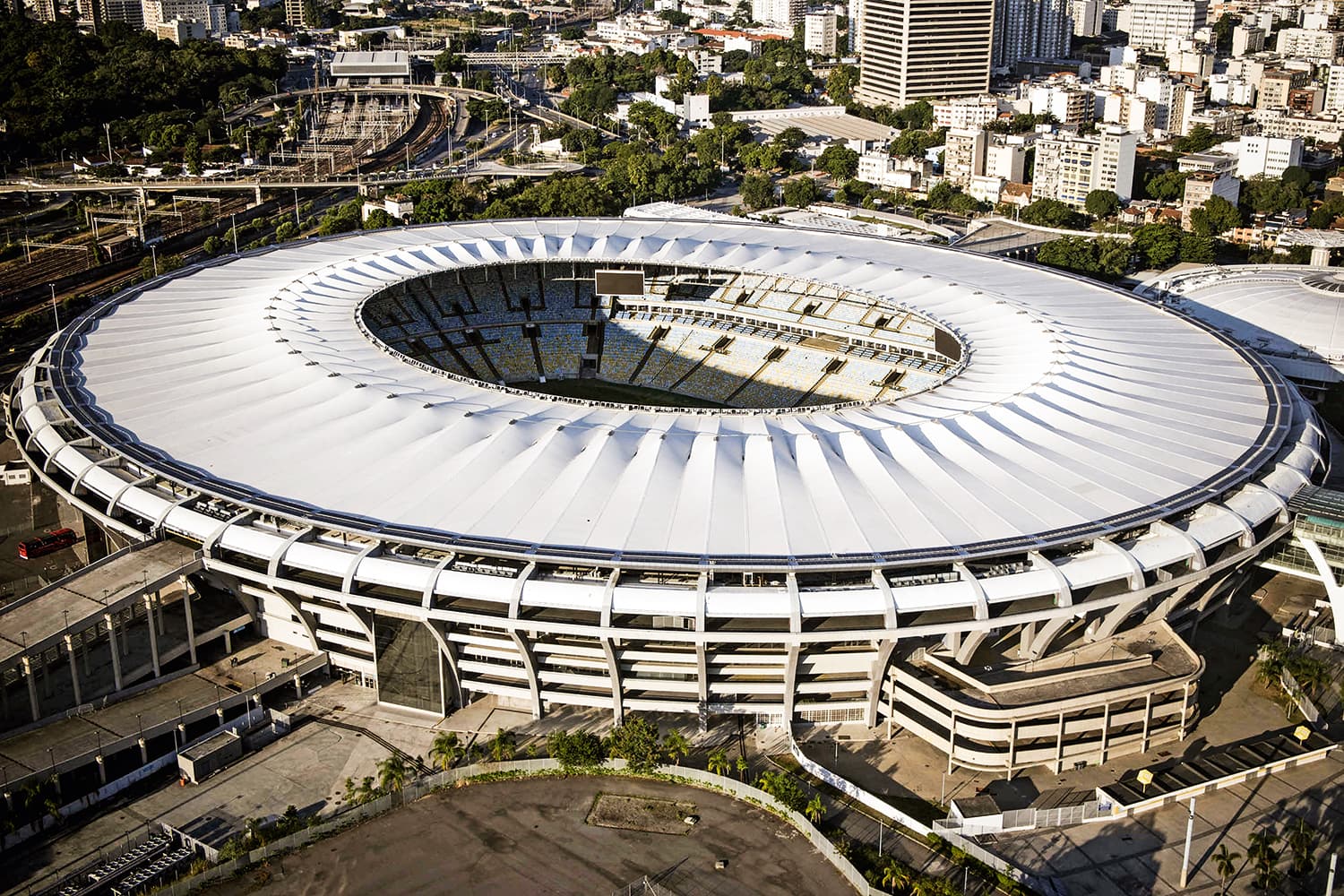 As obras no Estádio do Maracanã estão sendo investigadas pelo Cade, por suposta formação de Cartel, no processo de licitação.