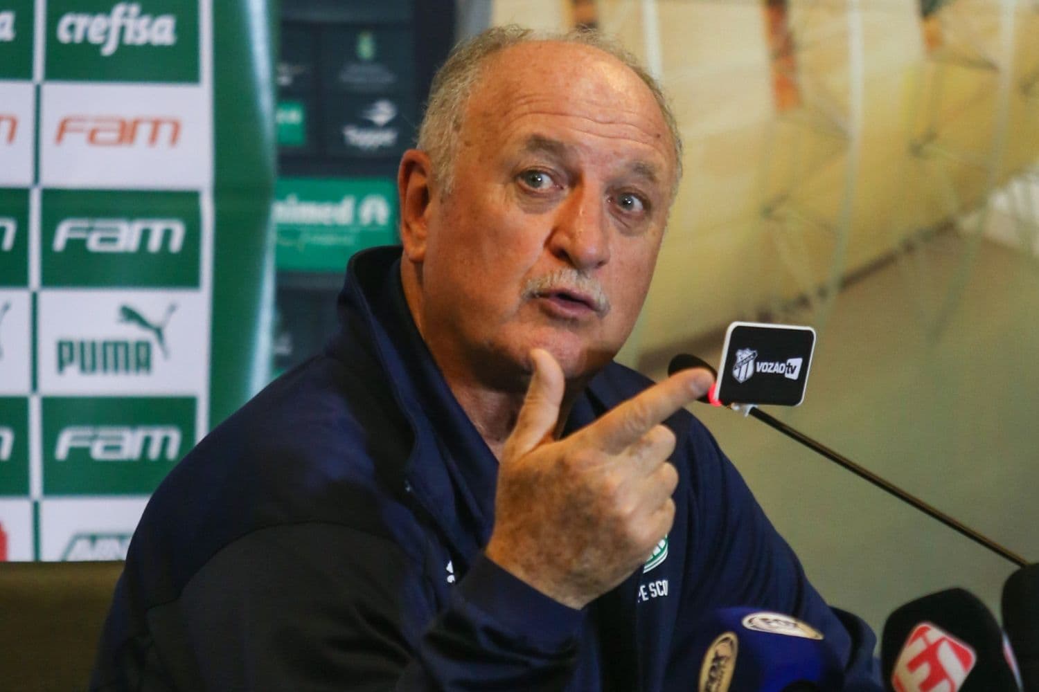 O técnico Luiz Felipe Scolari tenta explicar a derrota para o Ceará neste sábado