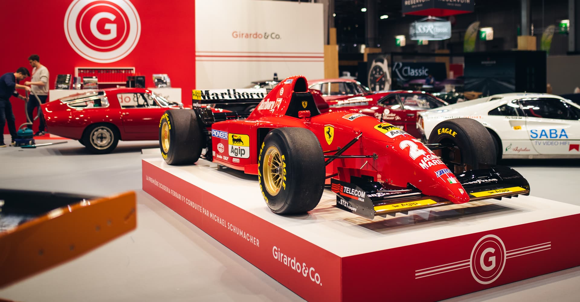 A primeira Ferrari pilotada por Schumacher está exposta em um salão de Londres