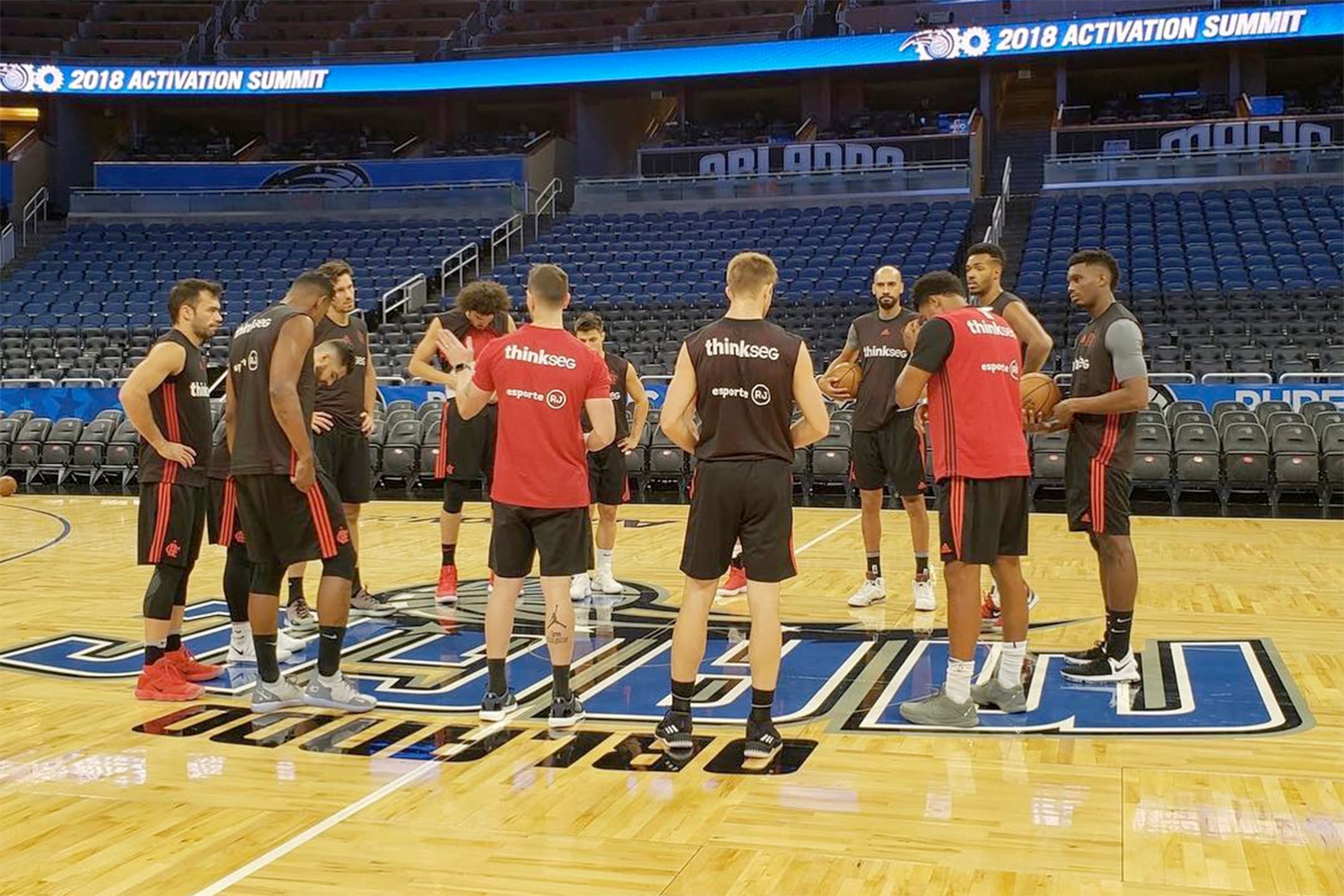 Flamengo treina para partida contra o Orlando Magic