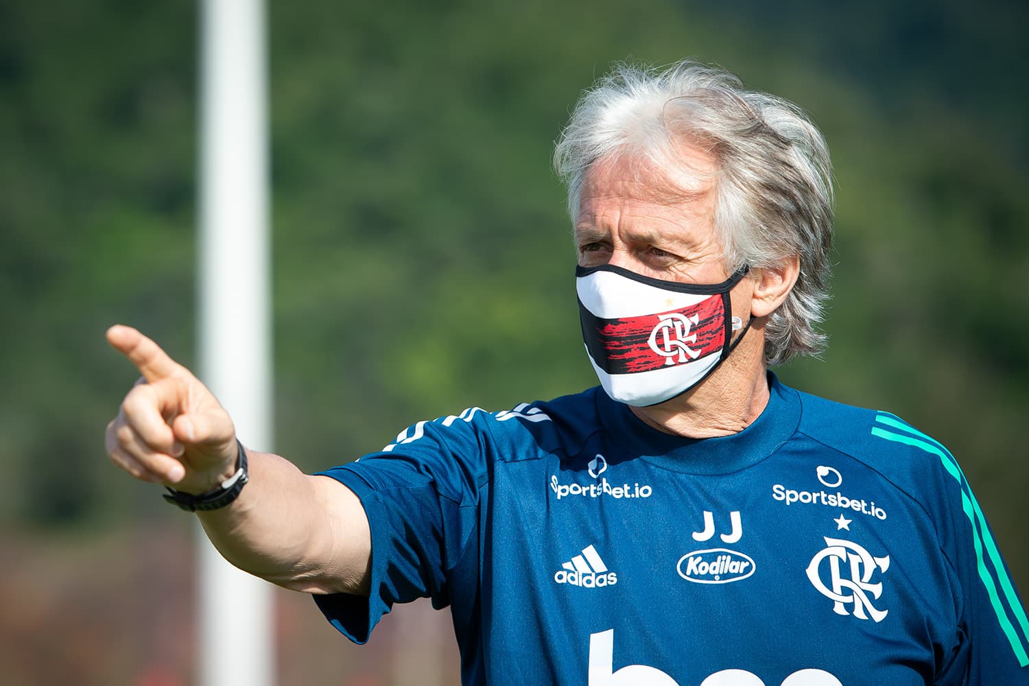 O técnico Jorge Jesus comandando treino do Flamengo