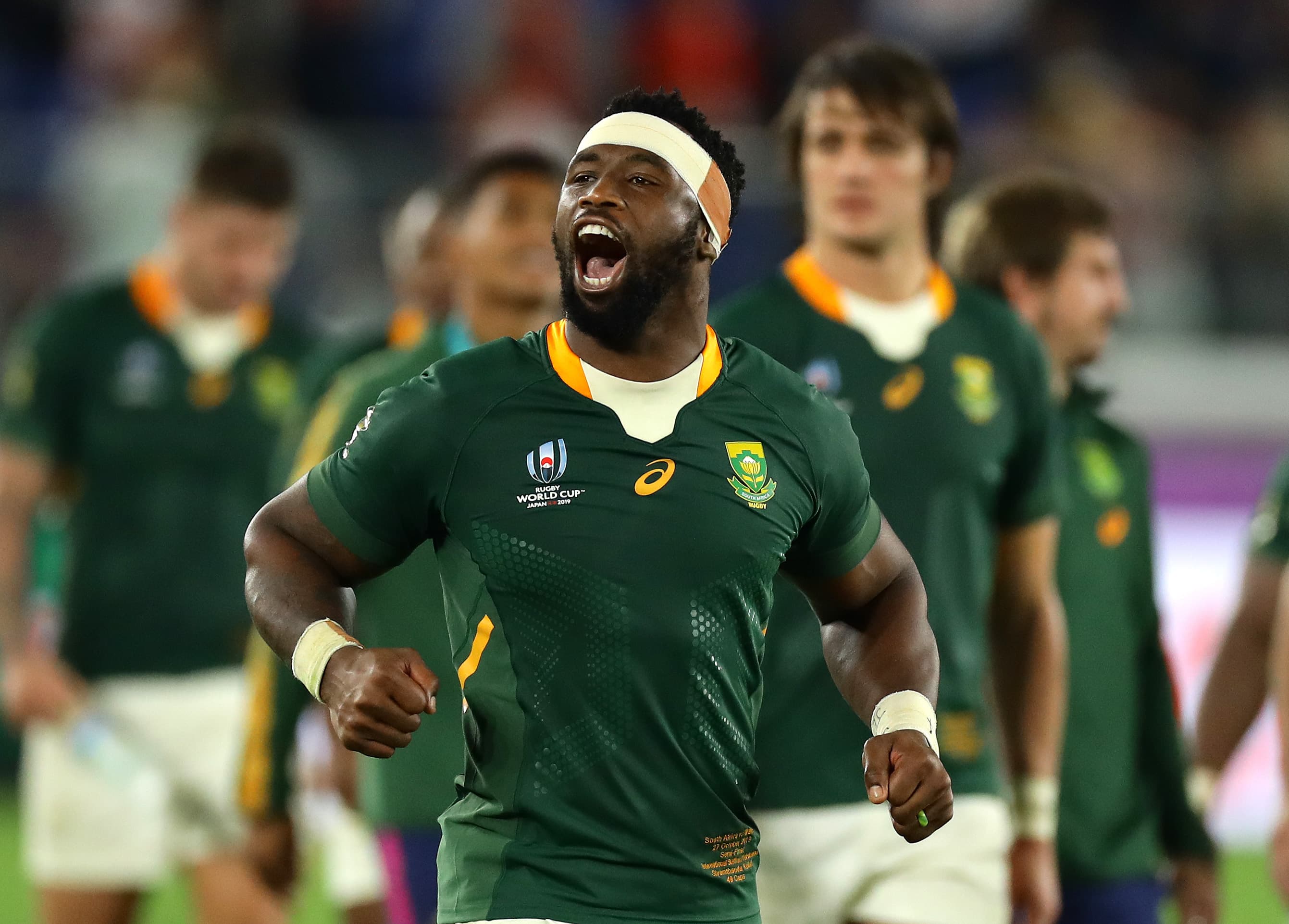 Siya Kolisi, capitão da África do Sul, celebra vitória contra o País de Gales, na semifinal da Copa do Mundo de Rugby