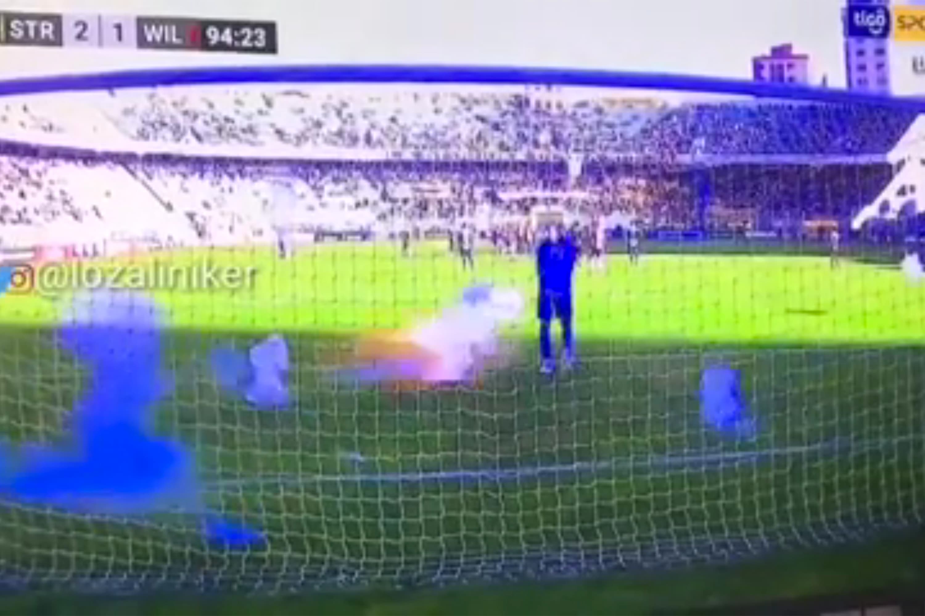 Goleiro Daniel Vaca do The Strongest, foi atingido por explosivos lançados por torcedores do Jorge Wilstermann