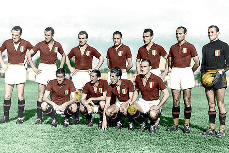 O esquadrão do Torino, com a tradicional camiseta grená -
