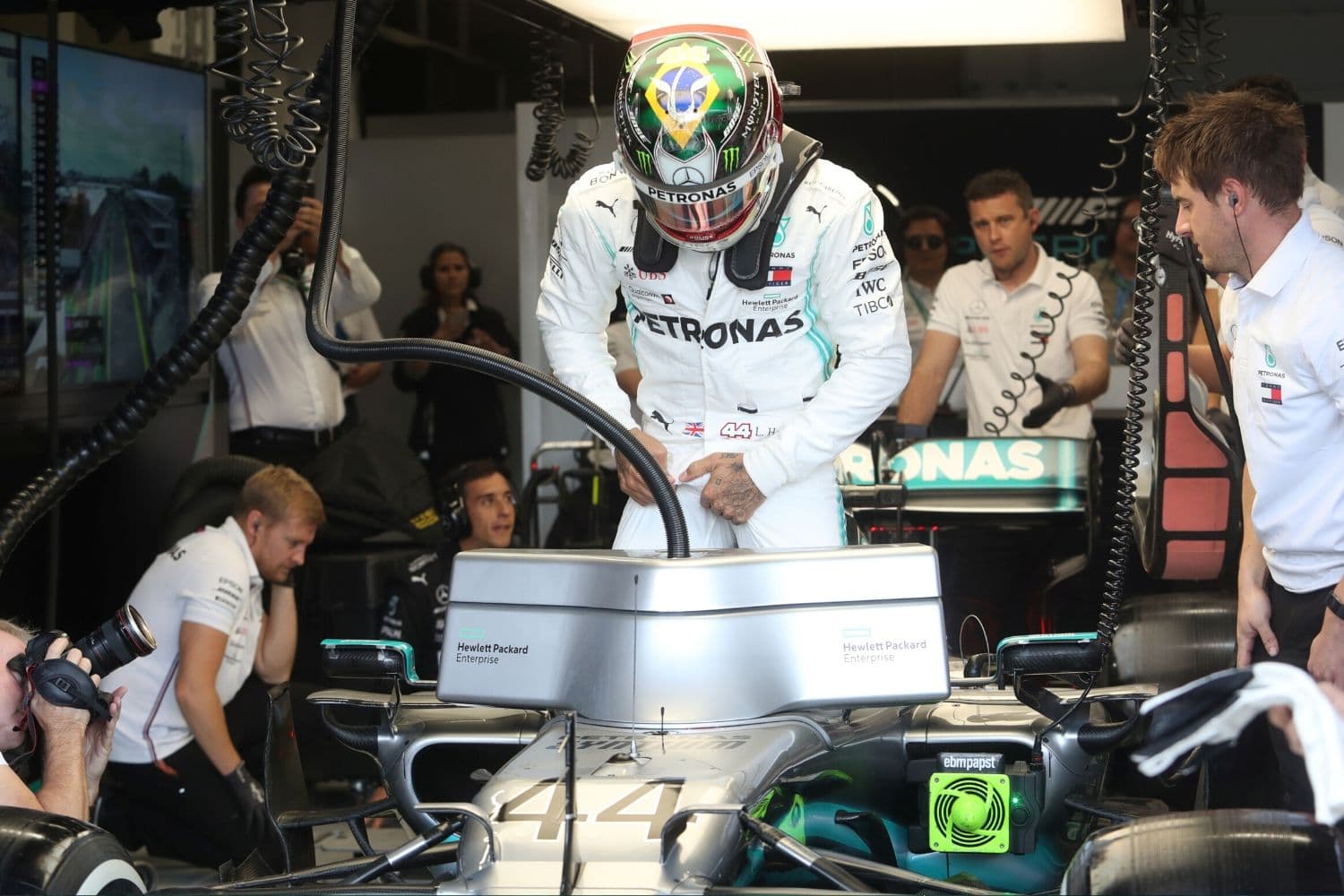 Nas sessões livres, mais de 400 sensores quantificam cada detalhe do carro de Lewis Hamilton
