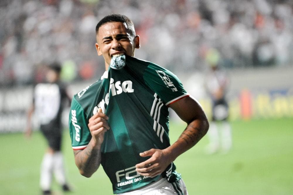 Gabriel Jesus se emocionou ao marcar diante do Atlético-MG, em BH