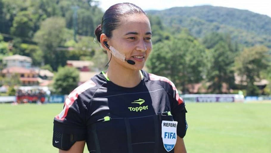 A árbitra Edina Alves Batista, de 39 anos