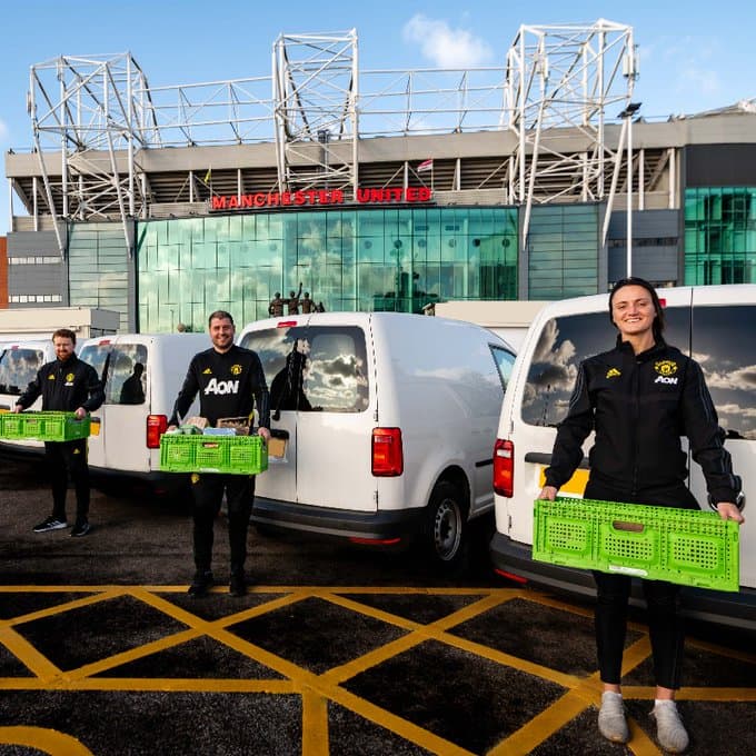 Funcionários do Manchester United poderão se voluntariar a ajudar o sistema de saúde inglês no combate ao coronavírus