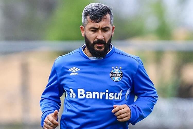 Douglas dos Santos, jogador do grêmio