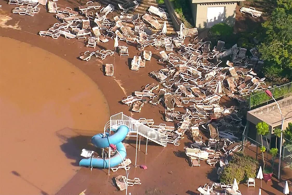 Área de piscina ficou tomada por lama após a chuva no Morumbi, em São Paulo – 03/03/2019
