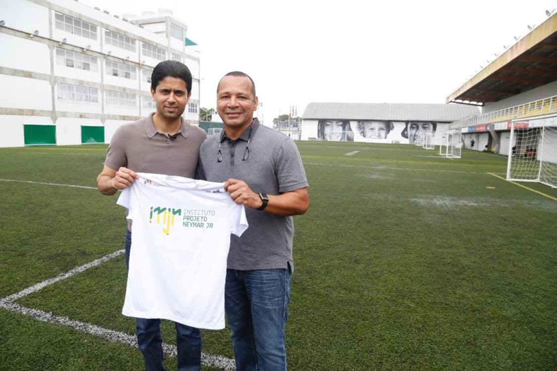 O Presidente do PSG, Nasser Al-Khelaïfi, visita o Instituto Projeto Neymar Jr. na Praia Grande, São Paulo
