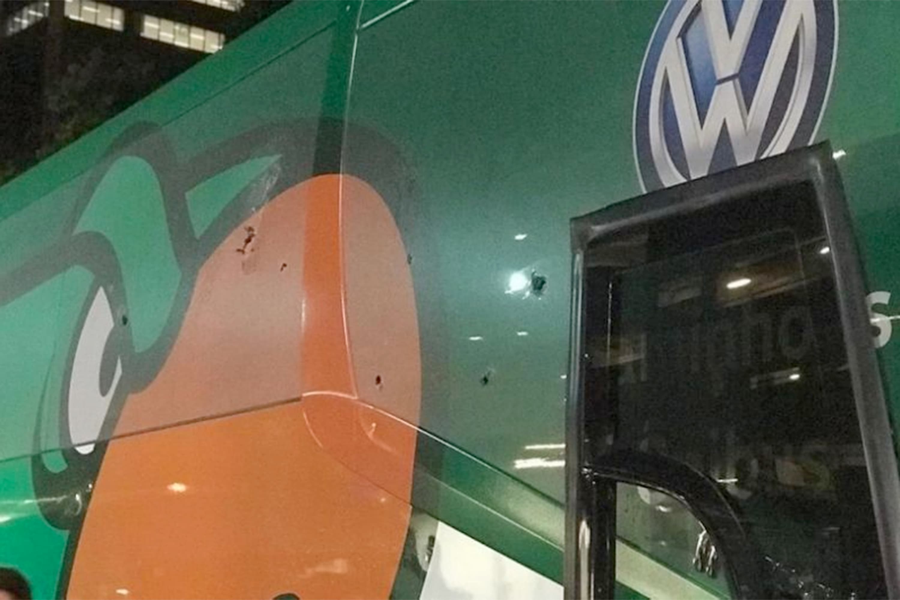 Ônibus do Palmeiras após ser apedrejado por um grupo de torcedores