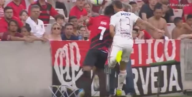 Rafinha se lesiona em partida Athletico-PR 0 x 2 Flamengo – 13/10/2019