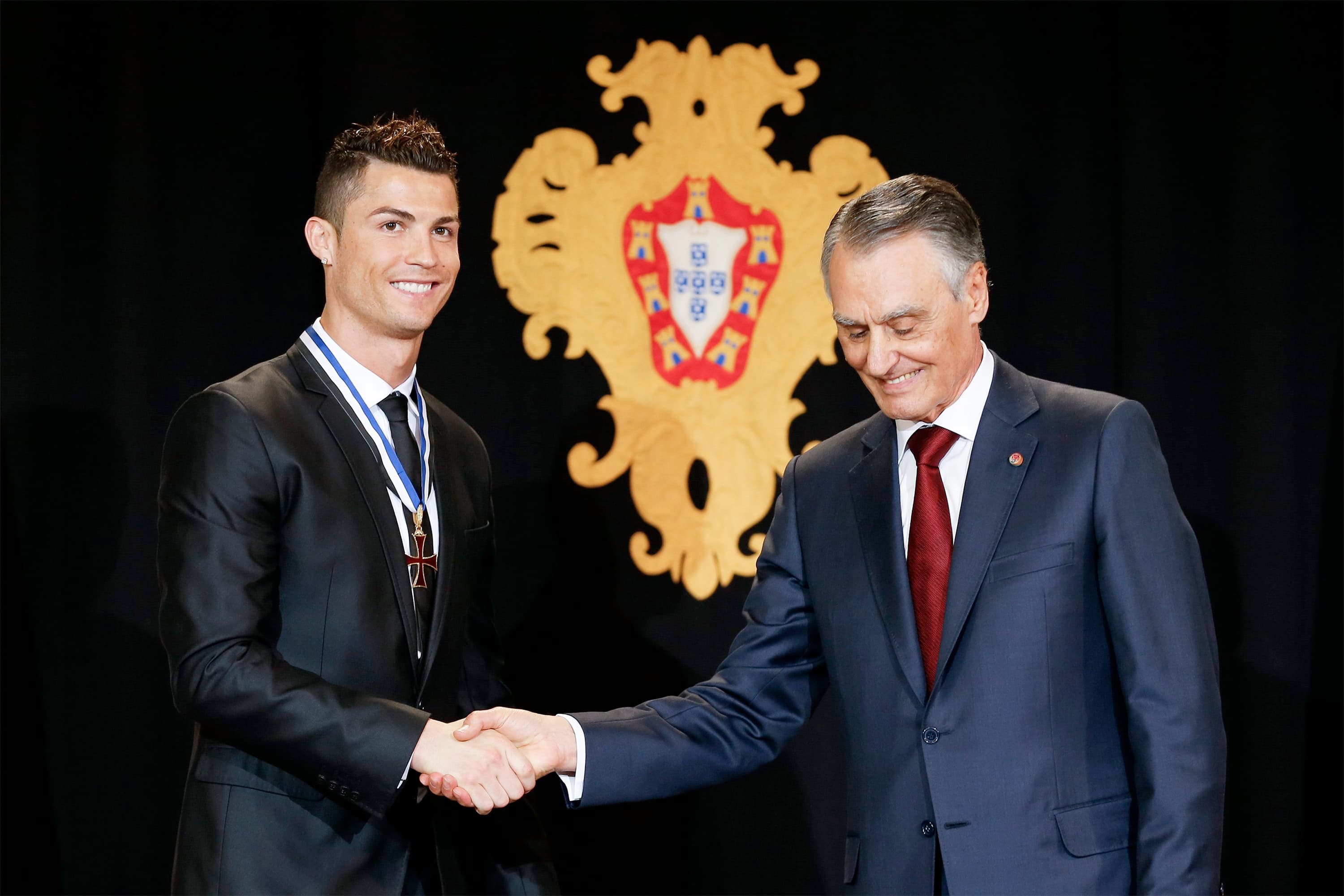 Cristiano Ronaldo foi condecorado a 20 de janeiro de 2014, pelo Presidente da República, Cavaco Silva, com o grau de Grande Oficial da Ordem do Infante D. Henrique