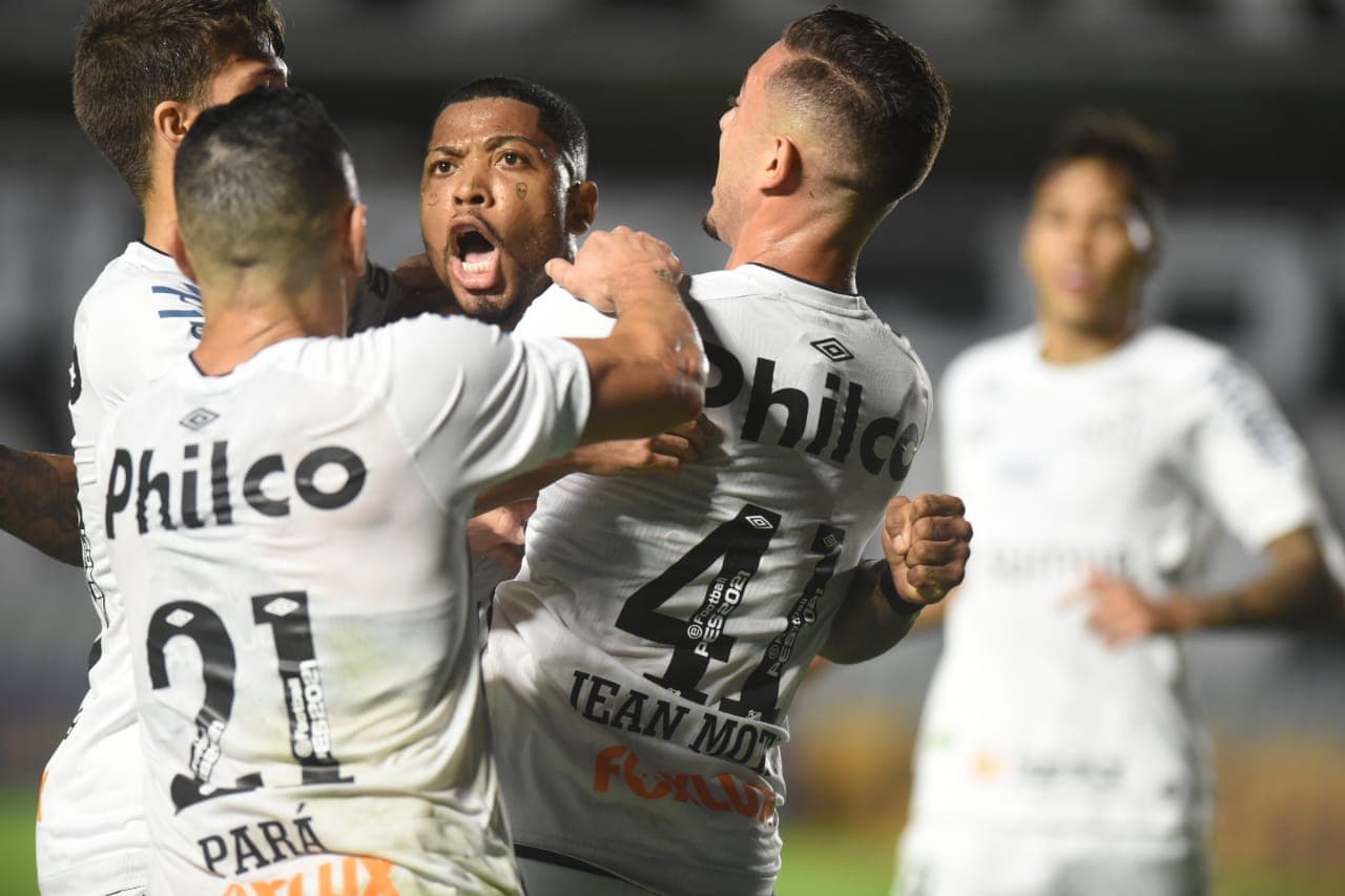 Marinho marcou um dos gols do Santos contra o São Paulo