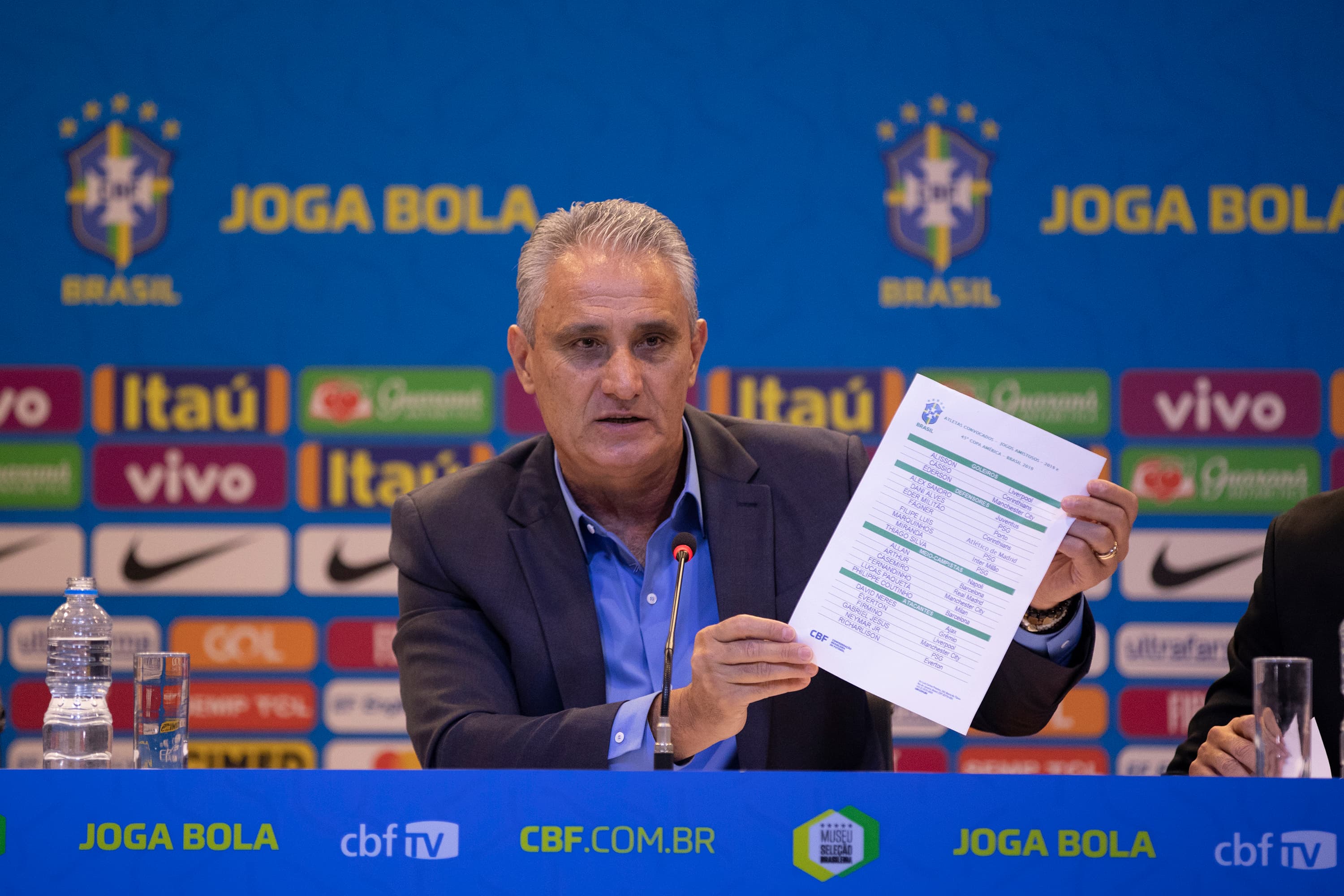 Técnico Tite convoca a seleção brasileira