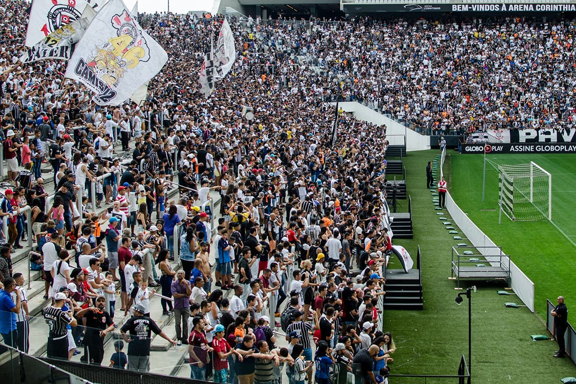Torcida enche o estádio do Itaquerão durante treino aberto da equipe do Corinthians, em São Paulo