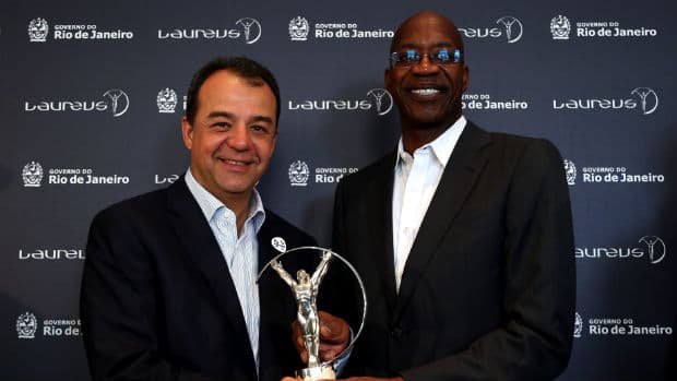 O governador do Rio de Janeiro, Sergio Cabral, ao lado do presidente da Academia Mundial de Esportes Laureus, Edwin Moses