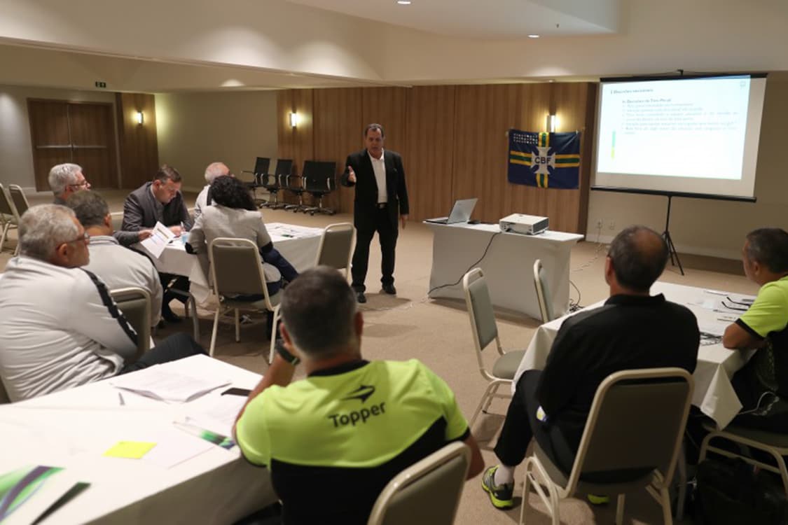 CBF reúne supervisores de Árbitro de Vídeo para treinamento