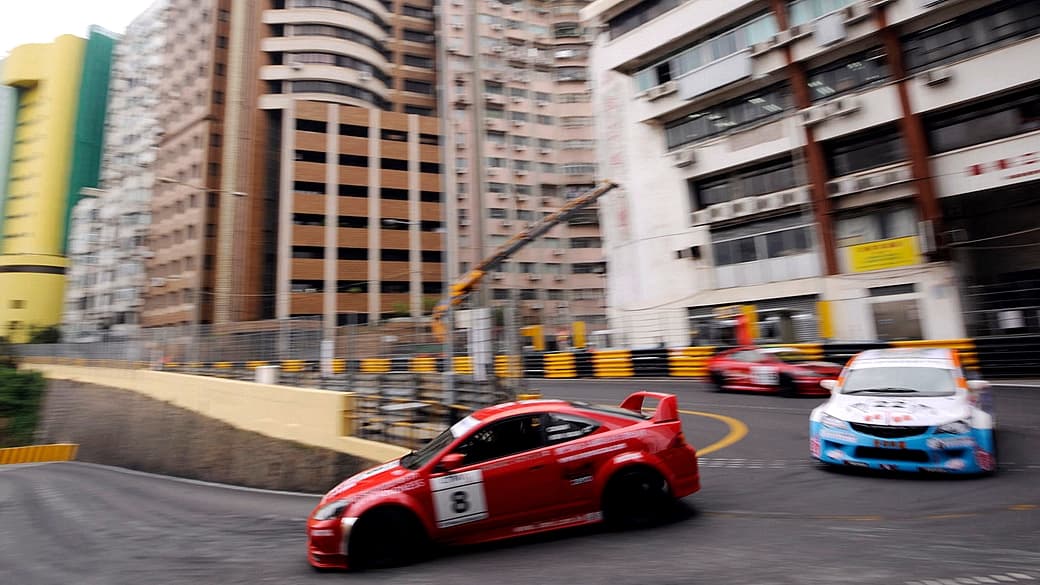 Treino para o GP de Macau da categoria de turismo na qual morreu piloto chinês nesta sexta-feira