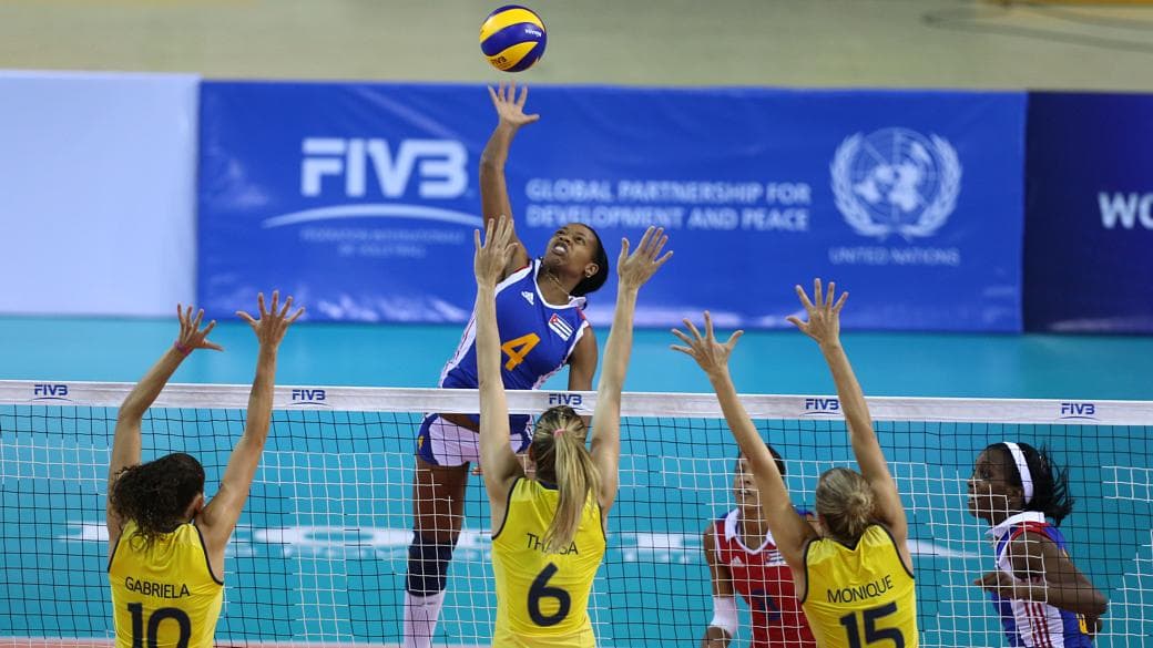 A seleção brasileira feminina de vôlei venceu Cuba por 3 sets a 0
