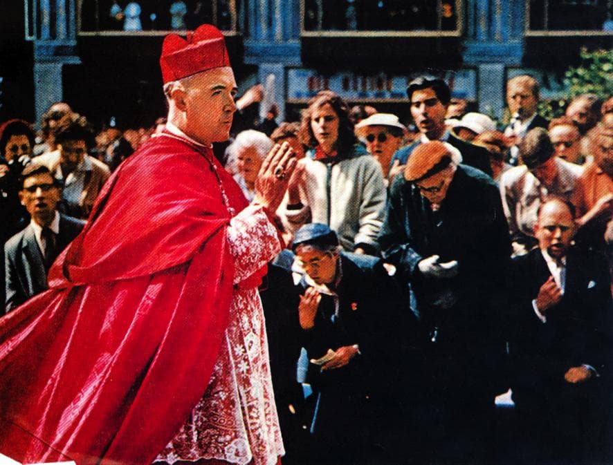 DEPOIS DA VITÓRIA da Alemanha, o ex-papa Adolf Ratzinger quer voltar a ser o titular do Vaticano F.C.