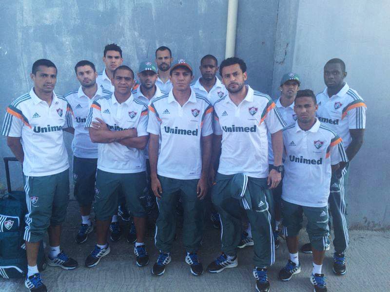 Jogadores do Fluminense foram hostilizados por torcida no aeroporto do Rio
