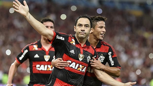 Chicão marcou de pênalti o segundo gol do Flamengo