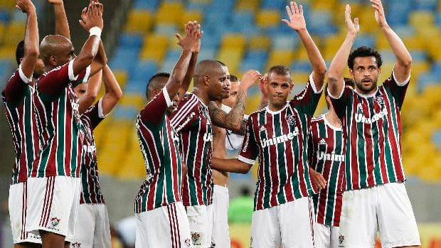 Jogdores do Fluminense agradecem a torcida após vitória sobre o Goiás, no Maracanã