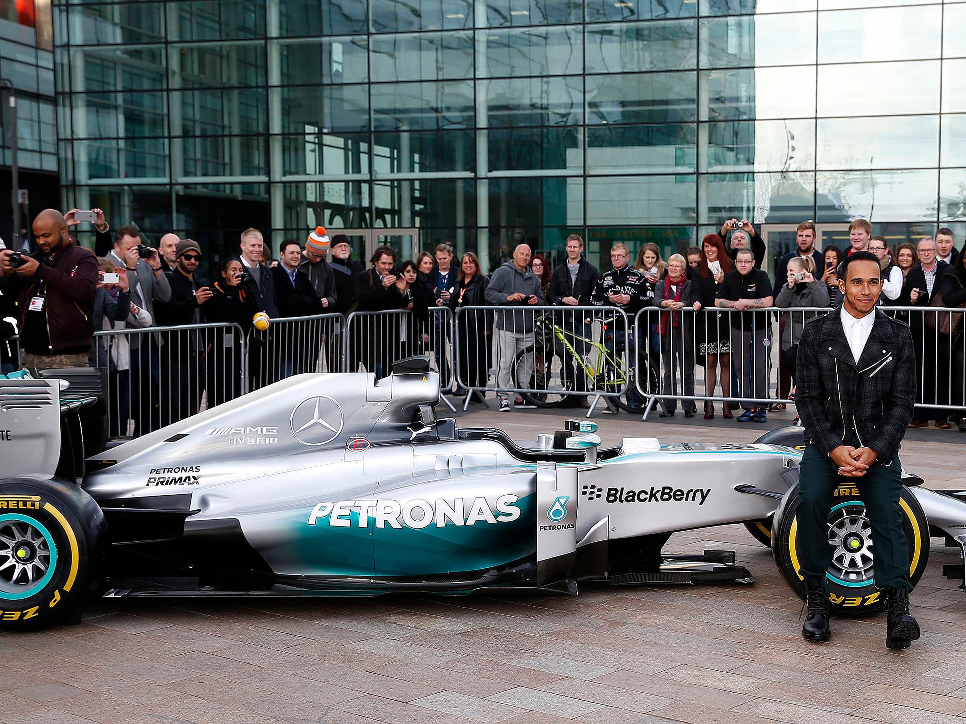 O campeão de F-1 de 2014, Lewis Hamilton durante coletiva para imprensa em Manchester, no Reino Unido