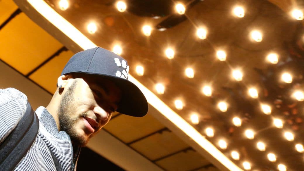 Neymar chega ao hotel da seleção em Istambul, na Turquia
