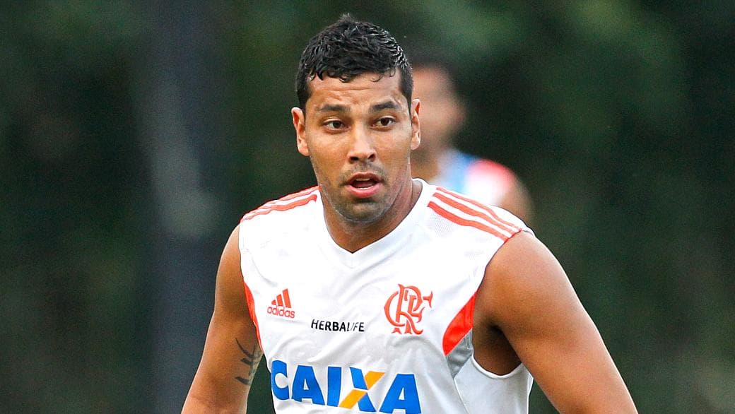 André Santos vem sendo um dos atletas mais criticados pela torcida na campanha ruim no Brasileirão