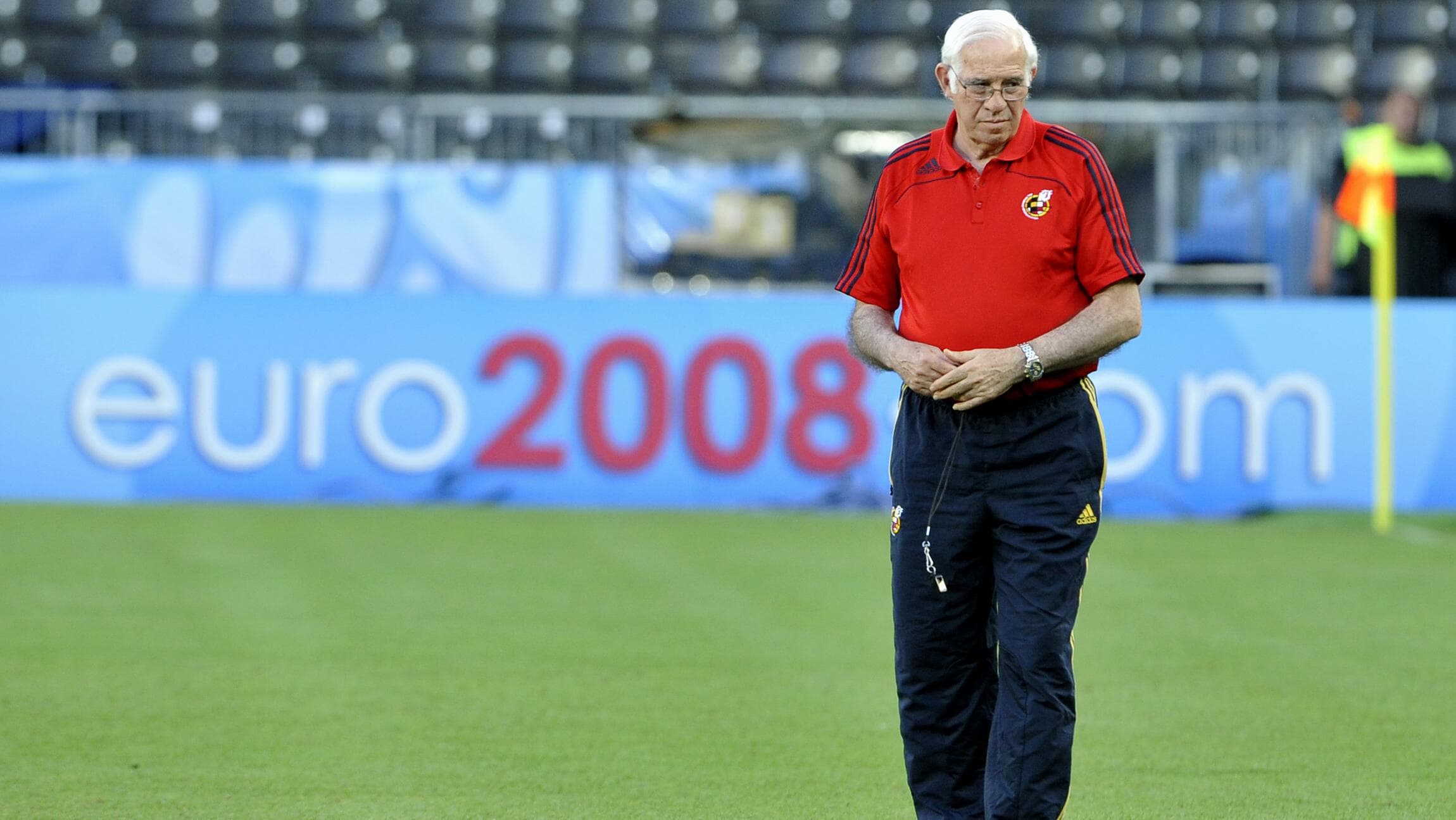 Luis Aragonés durante treino da seleção da Espanha em 2008