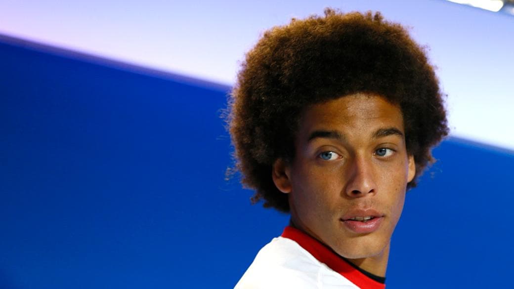 Axel Witsel tinha 13 anos na derrota da Bélgica para o Brasil em 2002