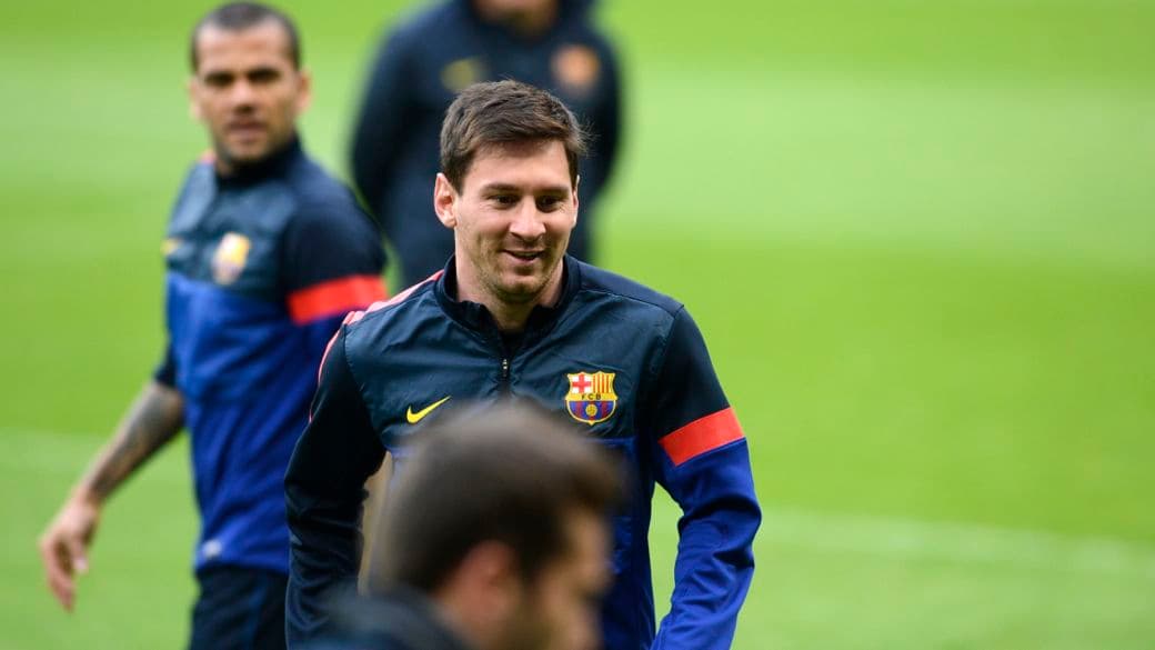 Messi treina na Allianz Arena, em Munique, na véspera do encontro com o Bayern