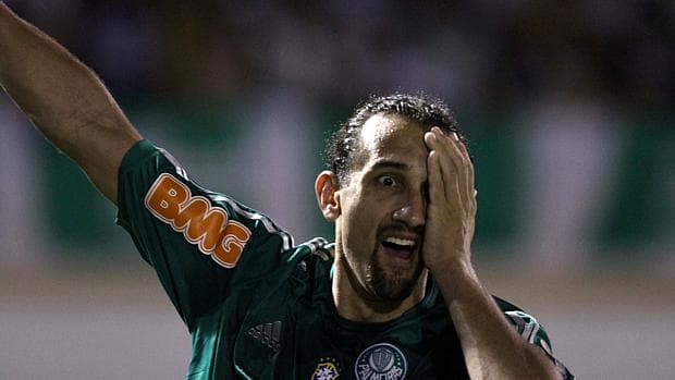 Barcos, do Palmeiras, festeja gol na partida contra o Cruzeiro pela 32ª rodada do Campeonato Brasileiro 2012