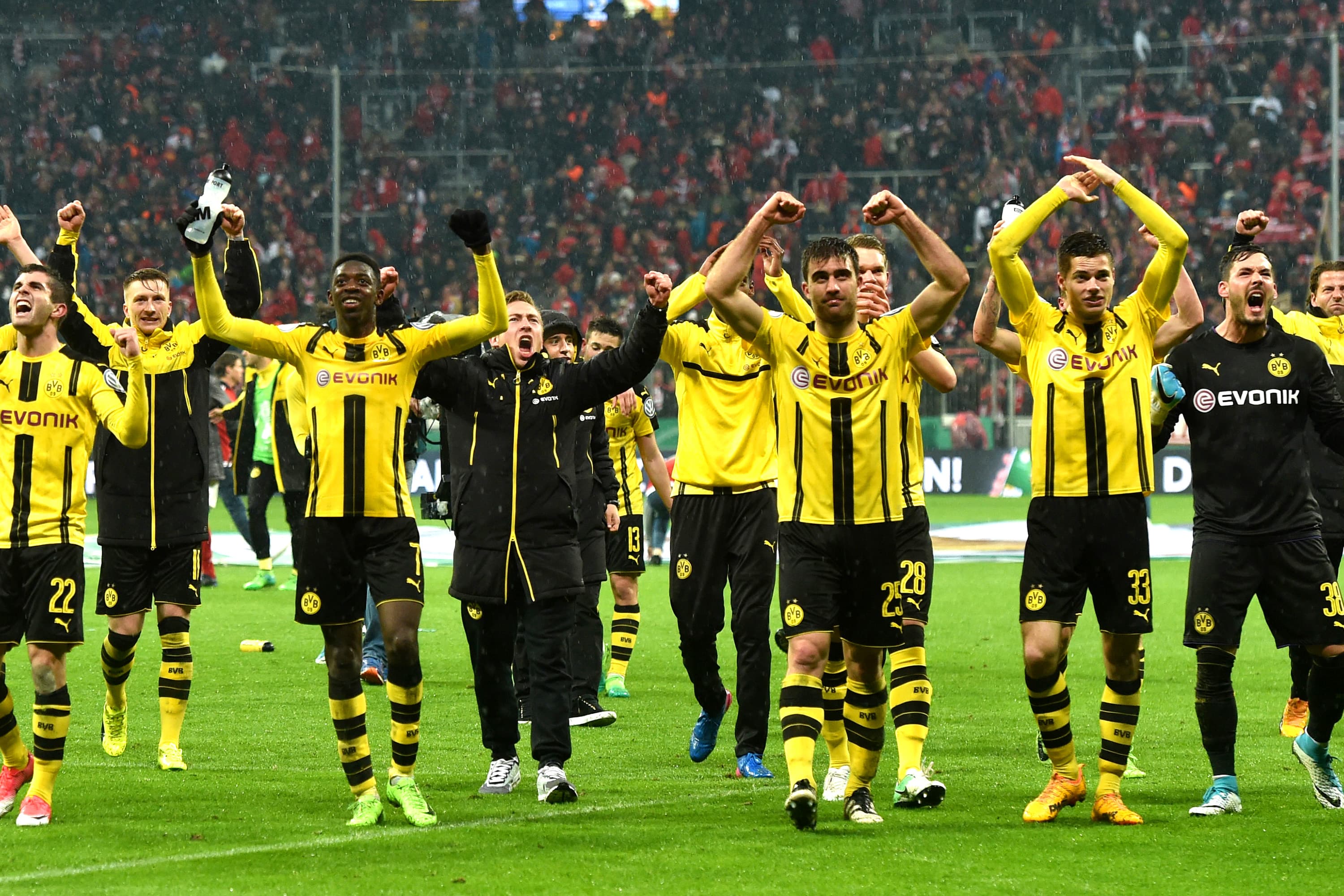 Borussia Dortmund comemora ao se classificar para as finais da Copa da Alemanha