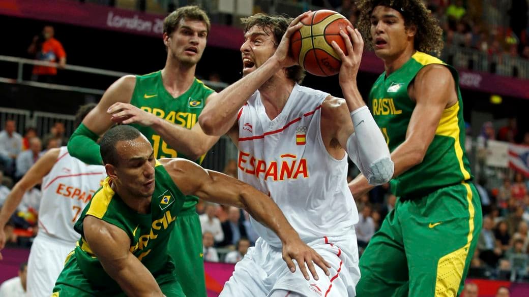 Brasileiros marcam Pau Gasol, o melhor jogador da Espanha, na partida desta segunda