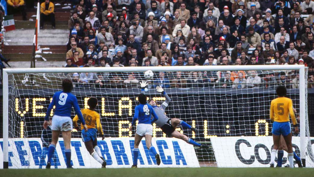 OUTROS TEMPOS - Em 1978, a vitória do Brasil na disputa de terceiro lugar reforçou a tese do “campeão moral”. Já em 2014, a seleção foi a “eliminada moral” nas oitavas