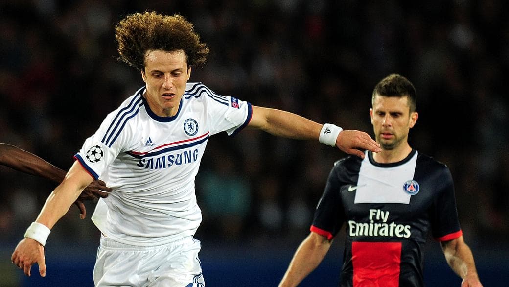 Brasileiros Davi Luiz e Thiago Motta travaram bons duelos na partida de ida, em Paris